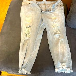 Im selling these 1XL Fashion Nova Jeans